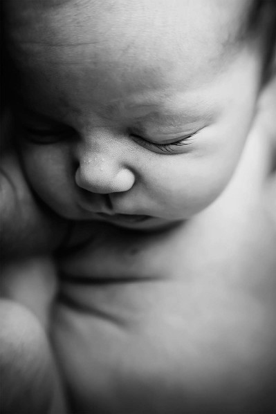 Newborn Photographer Milwaukee WI | Hello Little Studios